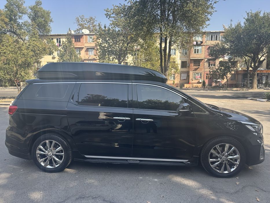 KIA Carnival. Hi limuzin