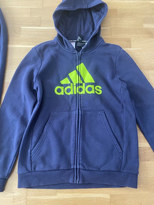 Vând compleu Adidas mărimea  (  m-bluză/pantalon ) 1,52 înălțime