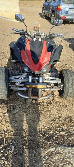 Vînd ATV 250cc prețul este Neg.