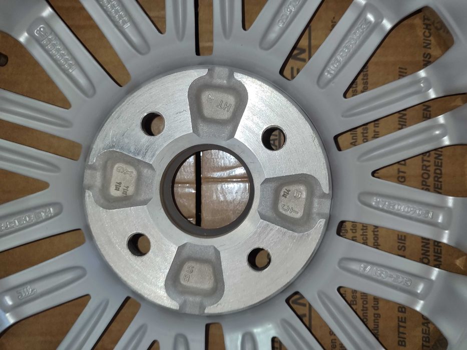 Алуминиеви джанти за VW Up 5,5Jx15 ET40+центр. капачки+резервна гума.