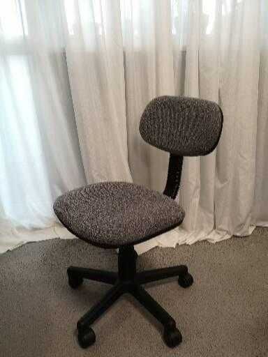 Офис стол с повдигащ механизъм