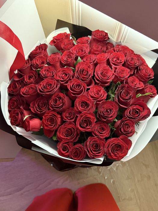Продам букет из 51 роз 60 см. Свежие, вчера подарили.