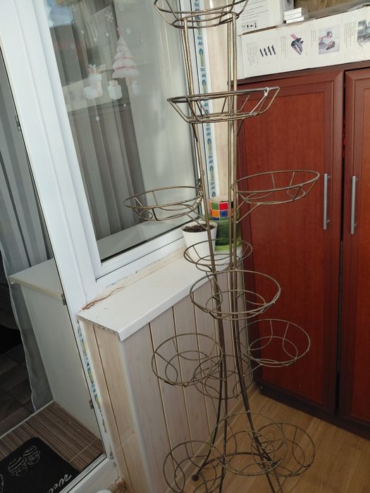 Продам подставку под цветы в отличном состоянии