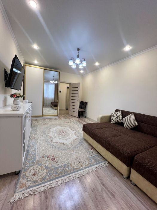 Продам диван ковер в подарок