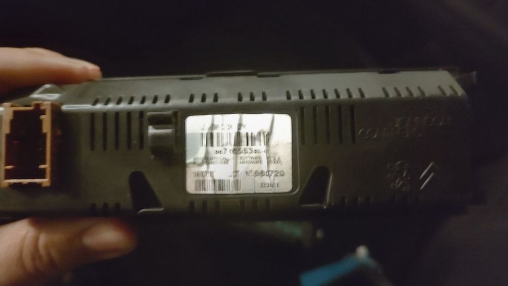 Продавам дисплей за Пежо/Ситроен