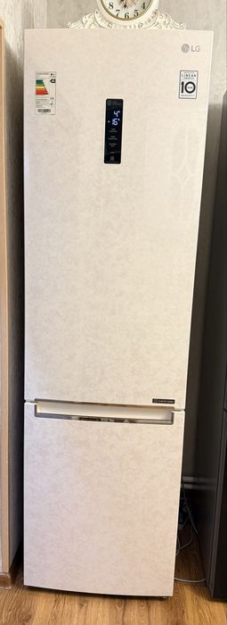 Продам Холодильник LG Inverter linear ( новый)