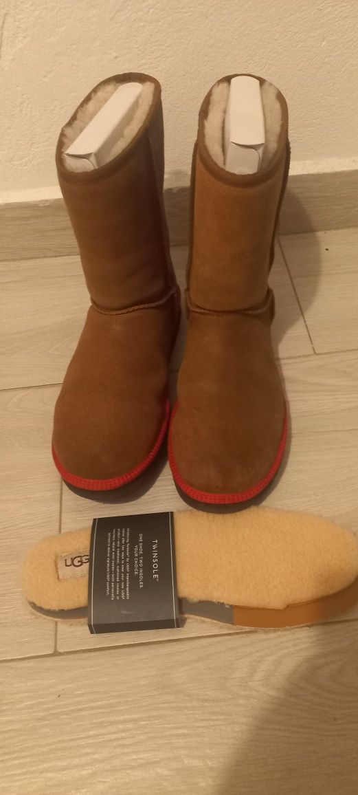 Vând UGG mărimea 45