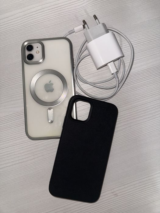Iphone 11 на 128GB (С адаптером, шнуром и чехлами)