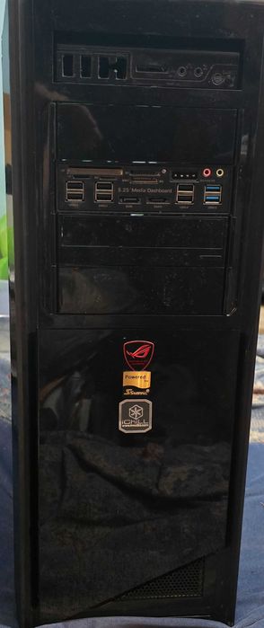 Carcasa PC NZXT 810 switch