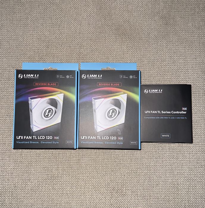 2 Ventilatoare Lian li Uni Fan TL LCD 120mm reverse blade + controller