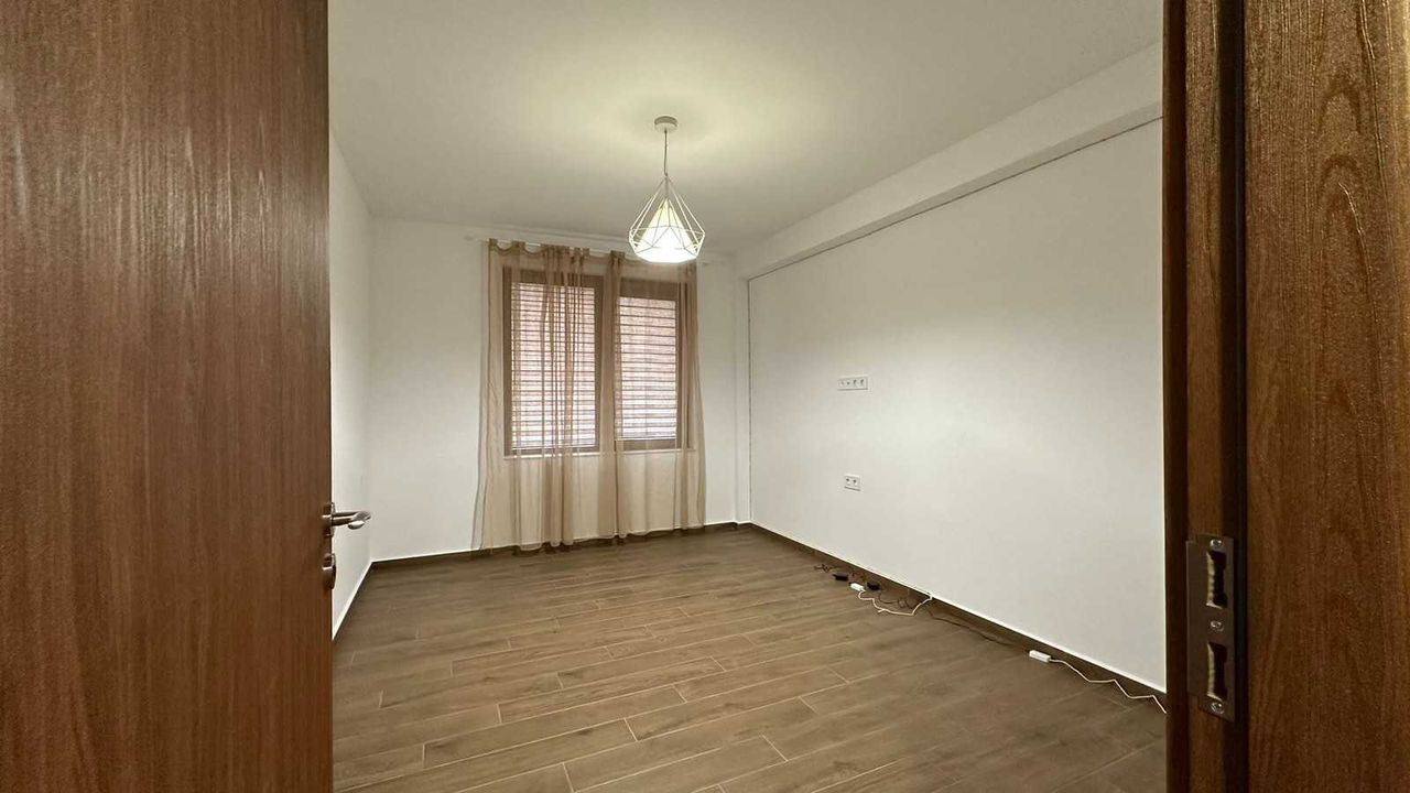 Дава се под наем Тристаен апартамент в Габрово, Център - 89 кв.м за 459 € - Снимка #9
