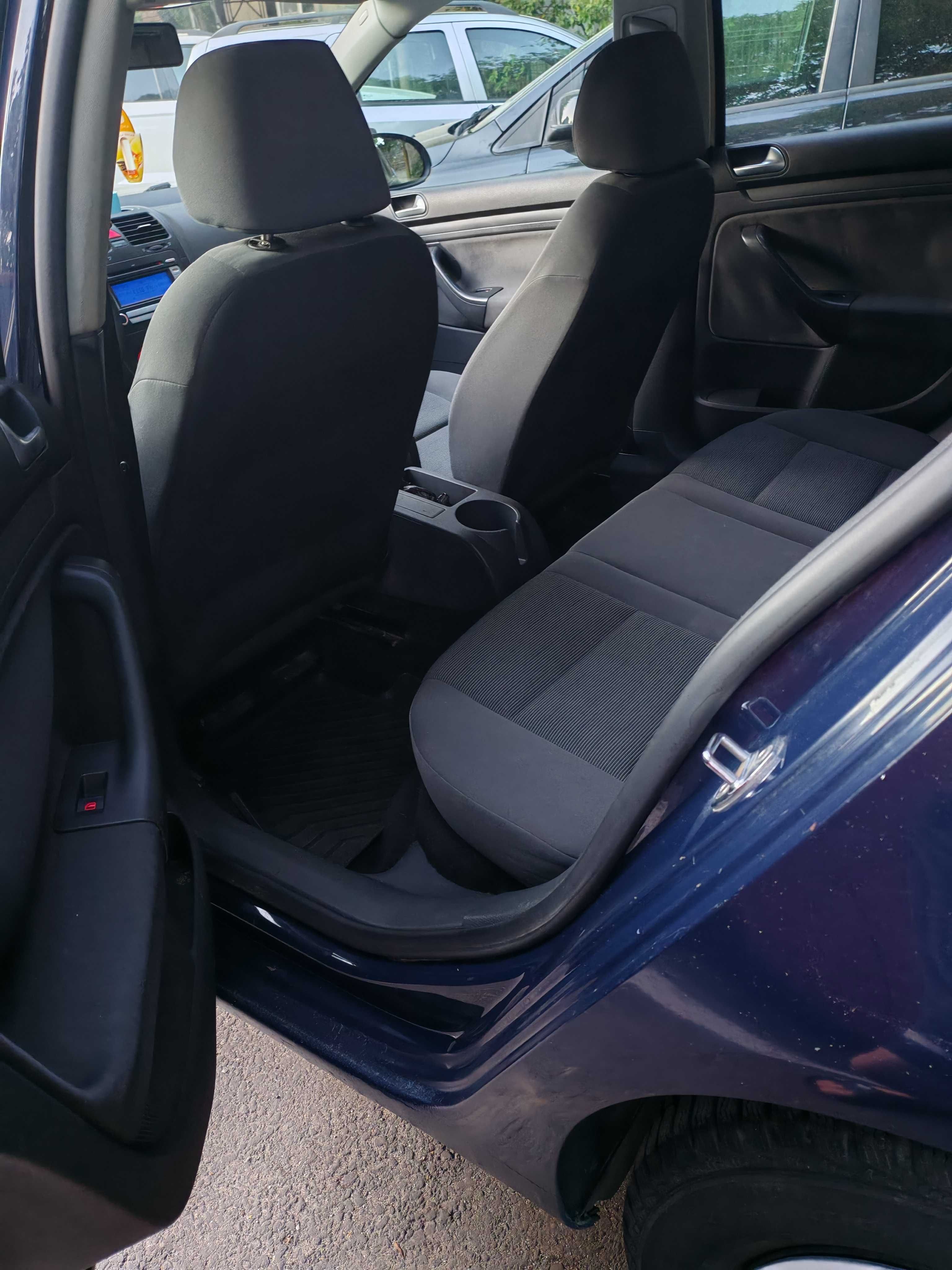 Proprietar vând Vw Golf 5 benzina 1 4 mpi an 2008