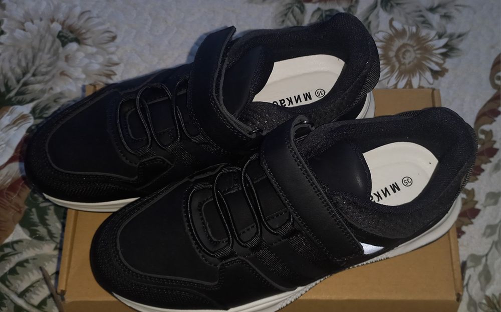 Кроссовки 35 размер