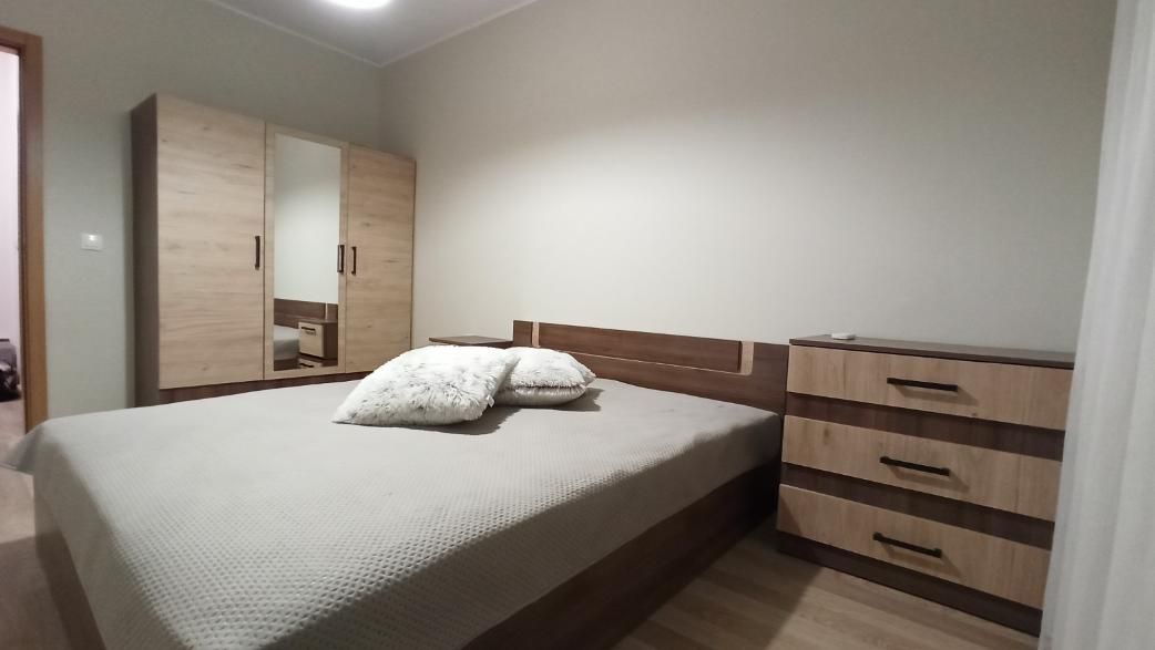 Дава се под наем Двустаен апартамент в Пловдив, Южен - 65 кв.м за 350 € - Снимка #2