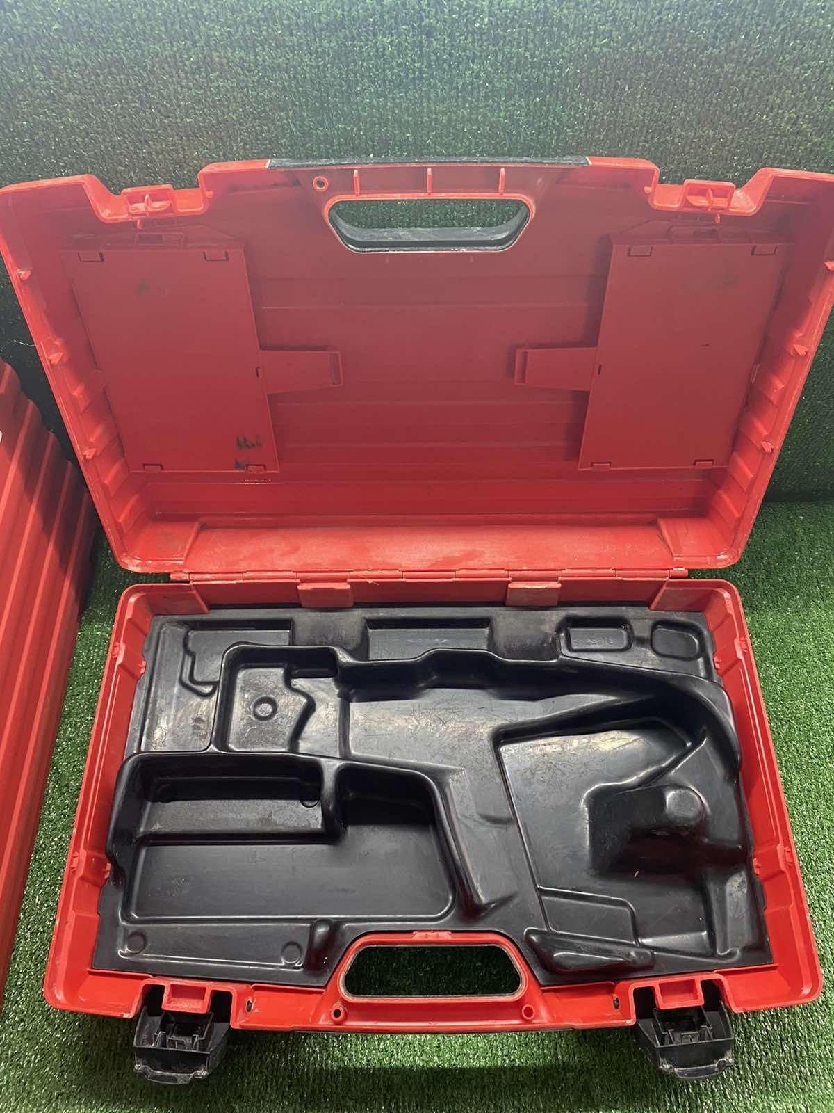 Куфари на Hilti в перфектно състояние