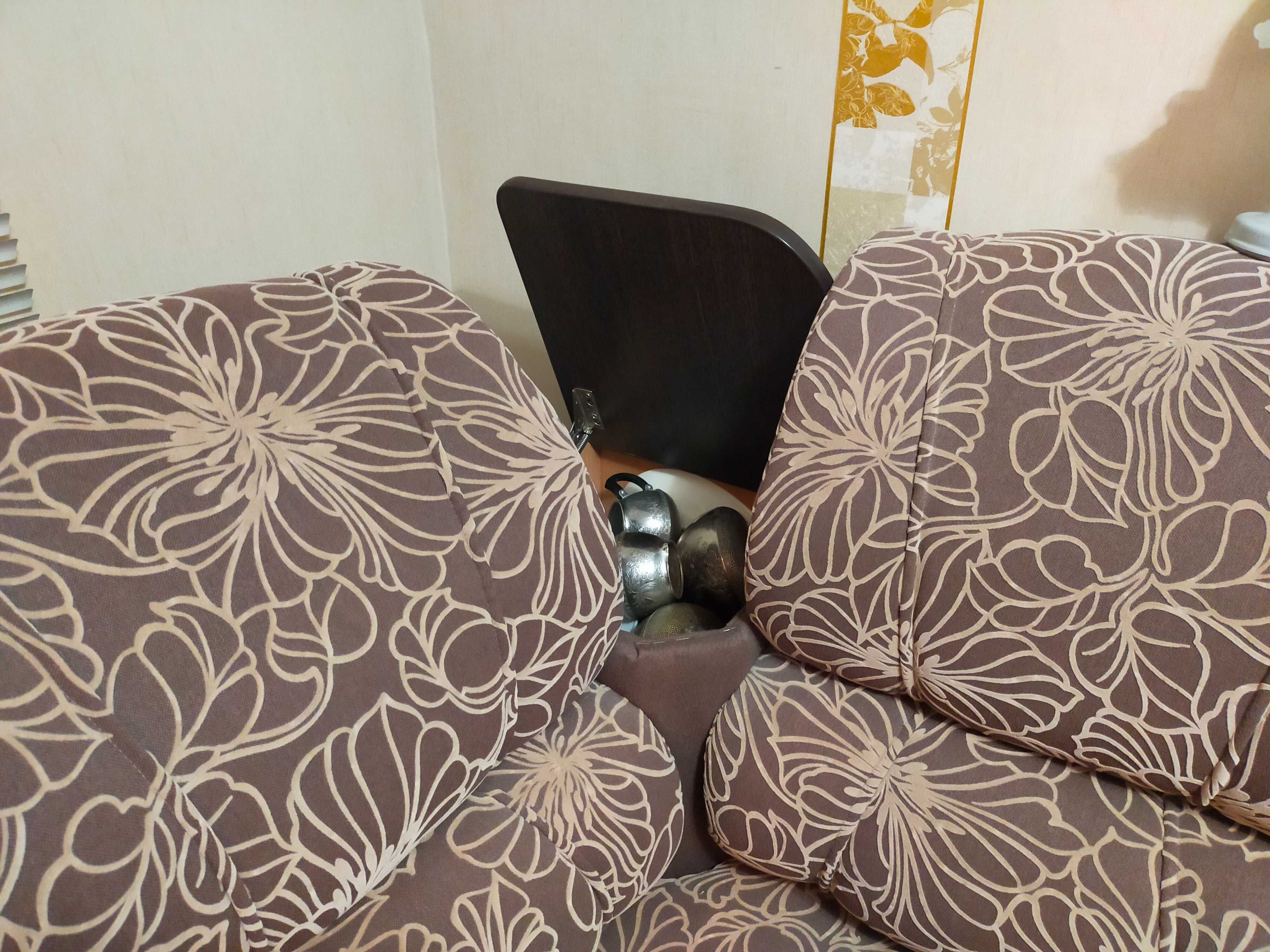 Продам диван угловой