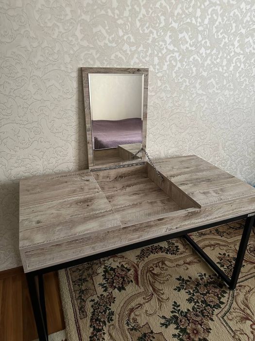 Стол лофт с зеркалом