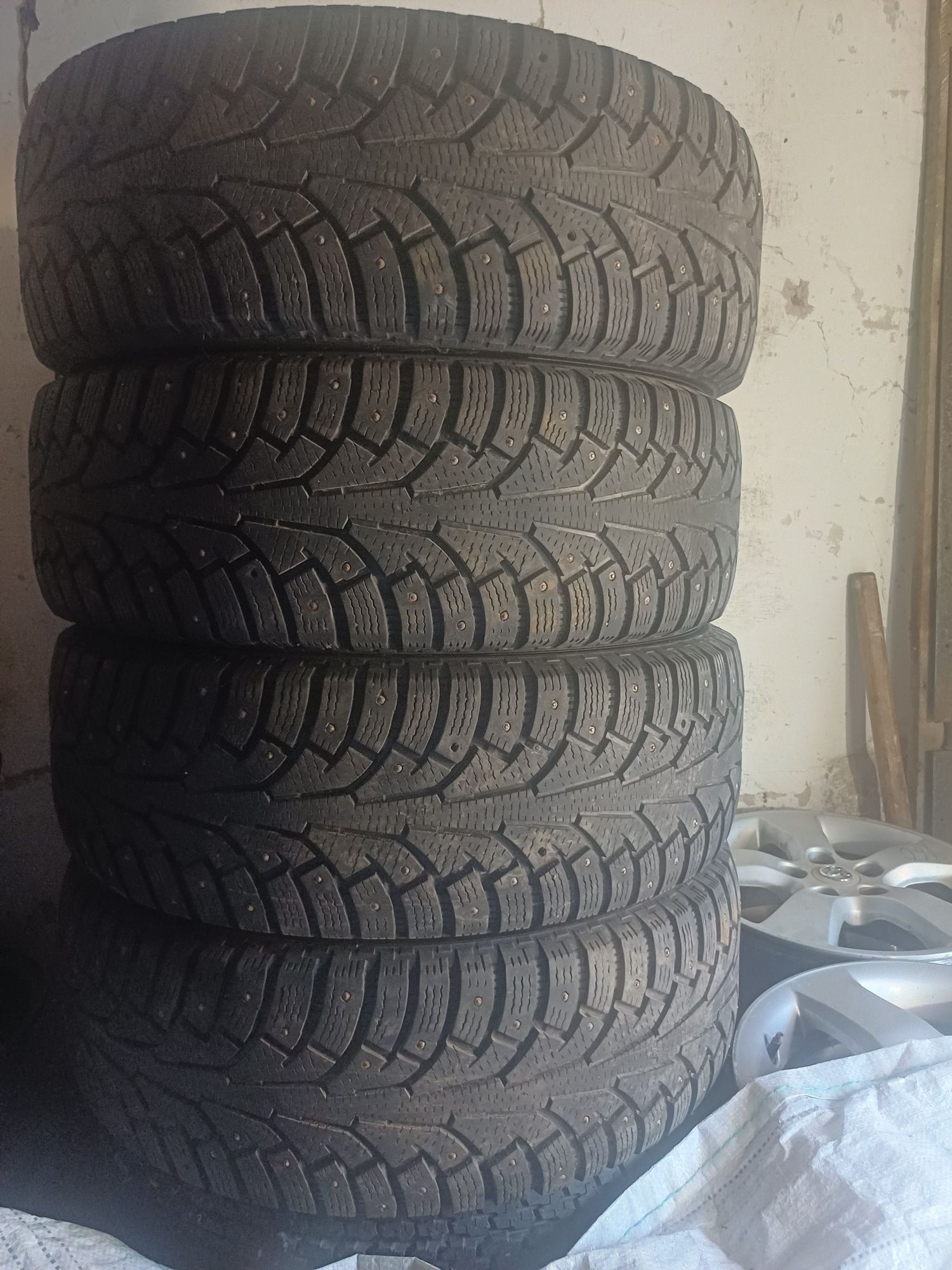 Продам зимние шины NOKIAN 225/60/17