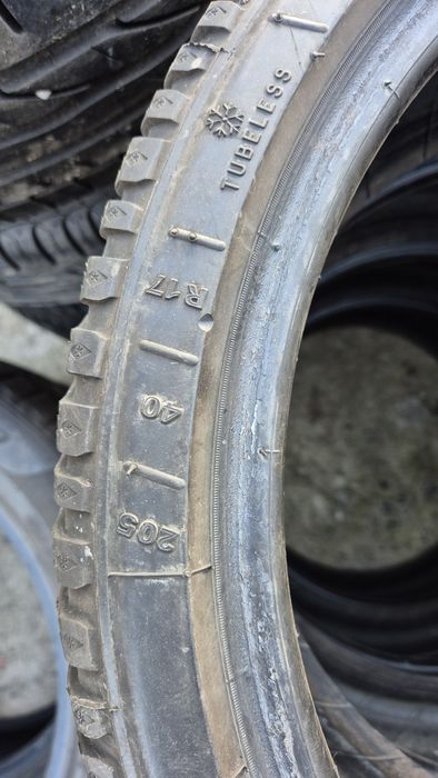 Продавам 4 бр. Зимни гуми 205/40/17