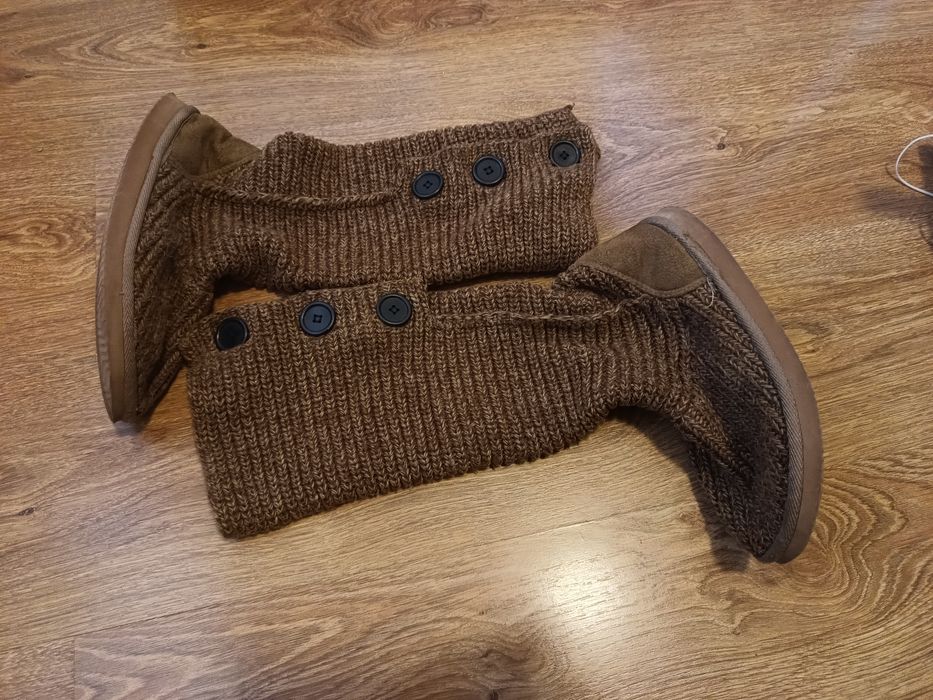 Cizme UGG crosetate