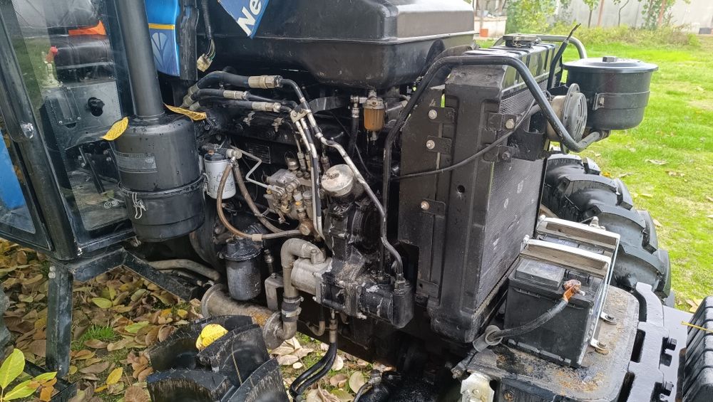 Трактор New Holland SNH704