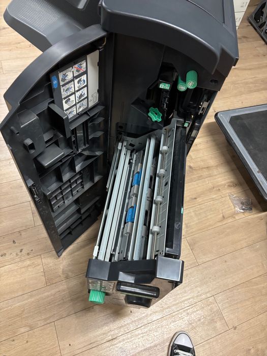 Finisher Konica Minolta sd-511 stapler stitcher