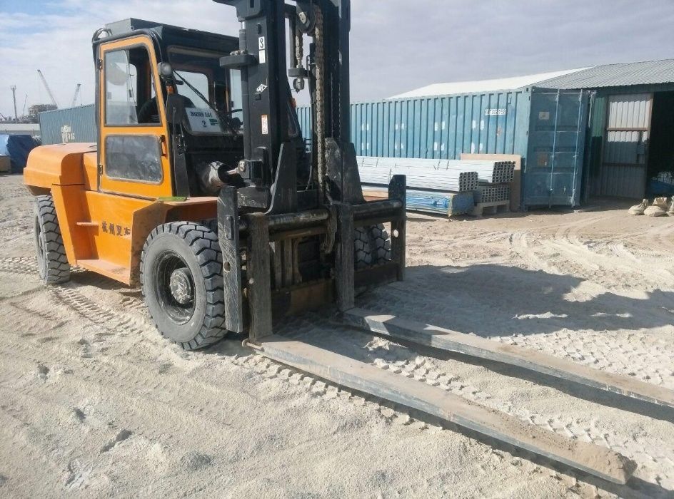 Вилочный погрузчик - кара 10 тонн forklift