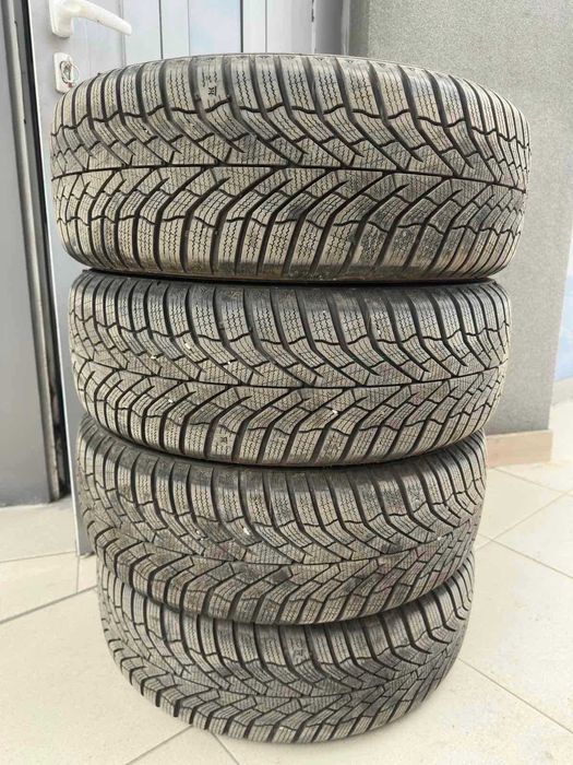 Зимни гуми KUMHO WINTERCRAFT WP52+ 215/60 R16 99H XL