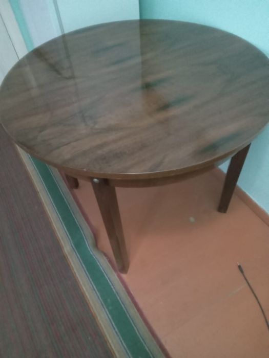 Круглый полированный стол, полированный стол книжка