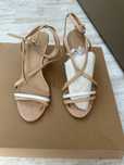 Бежови кожени сандали Guess