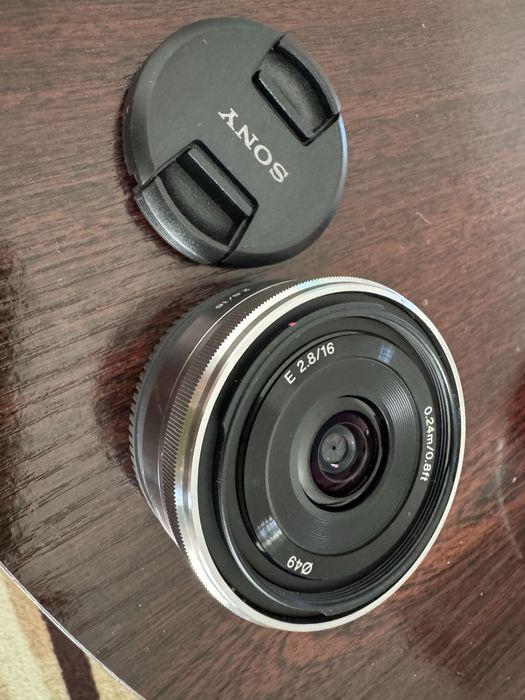обектив Sony SEL 16mm F/2.8