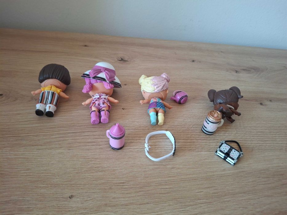 Vand lot cu 4 jucarii LOL