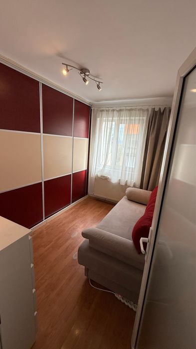 Apartament 2 camere etaj intermediar zona 9 Mai