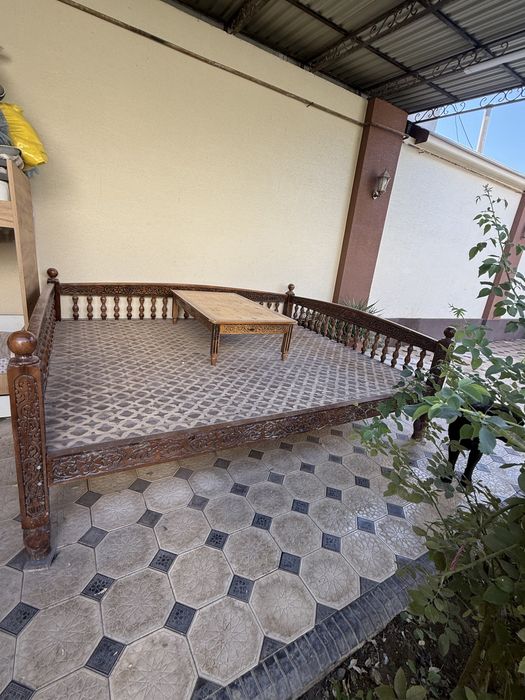 Продаётся топчан , деревянный , в хорошем состоянии .