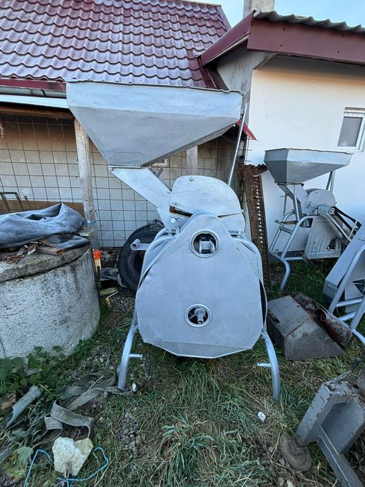 Mori cu ciocanele antrenate de tractor