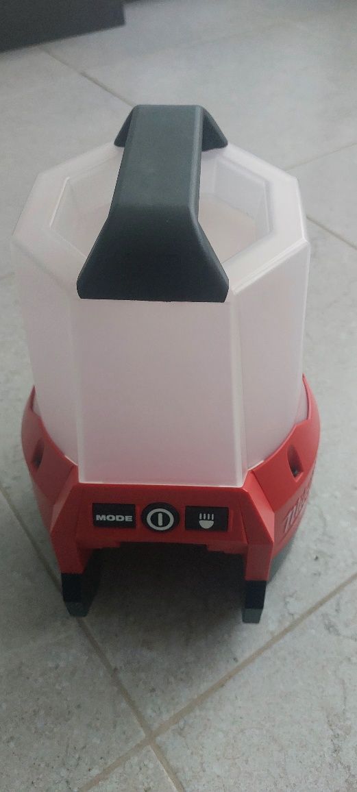 Lampă de șantier Milwaukee 18V