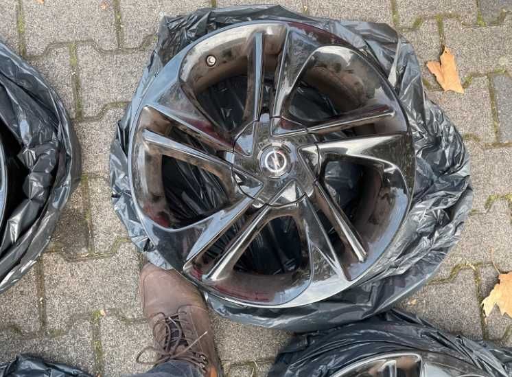 Opel Corsa E джанти 5X100 17-ки ET44 +TPMS