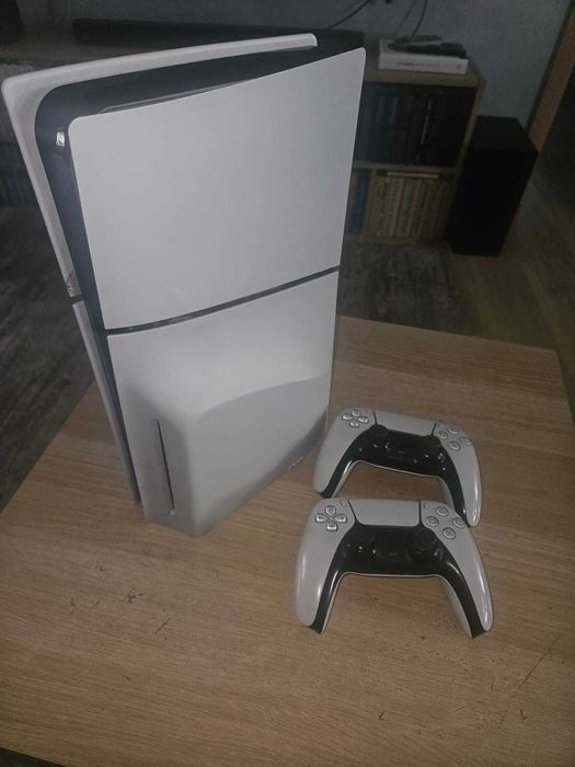 Продам Sony PlayStation 5 Slim c дисководом с играми и 2мя джойстиками