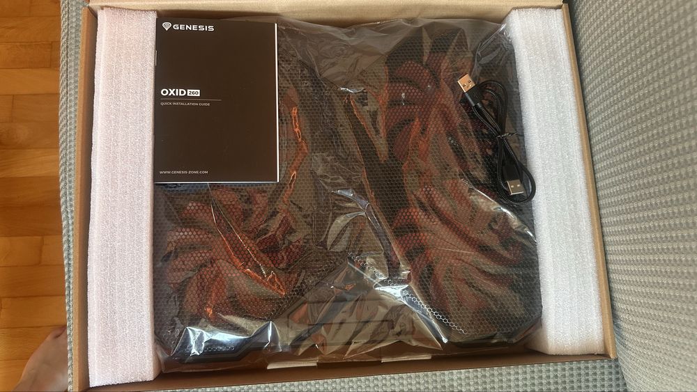 Охлаждащата подложка Genesis Oxid 260