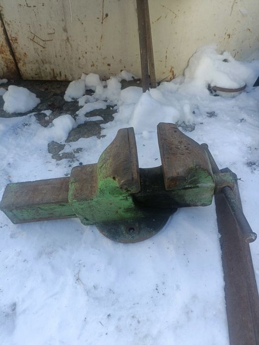 Тисы слесарные в гараж