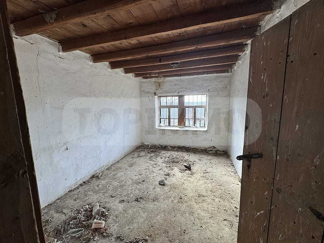 Двуетажна къща в село Беляново