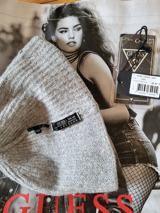 Зимна шапка GUESS
