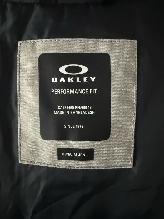 Costum ski/snowboard Oakley marimea M purtat 7zile ca nou