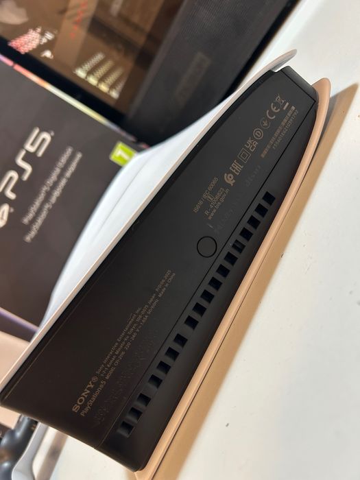 Consola PlayStation 5 Digital Edition Slim, 1TB SSD+ controller- noua