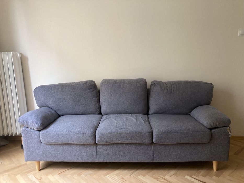 Употребяван диван с леки дефекти