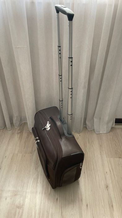 Малък кожен куфар на колелца Samsonite