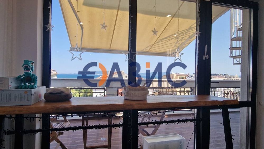 Продава се Четиристаен апартамент в Бургас, Център - 190 кв.м за 3527 €/кв.м - Снимка #2