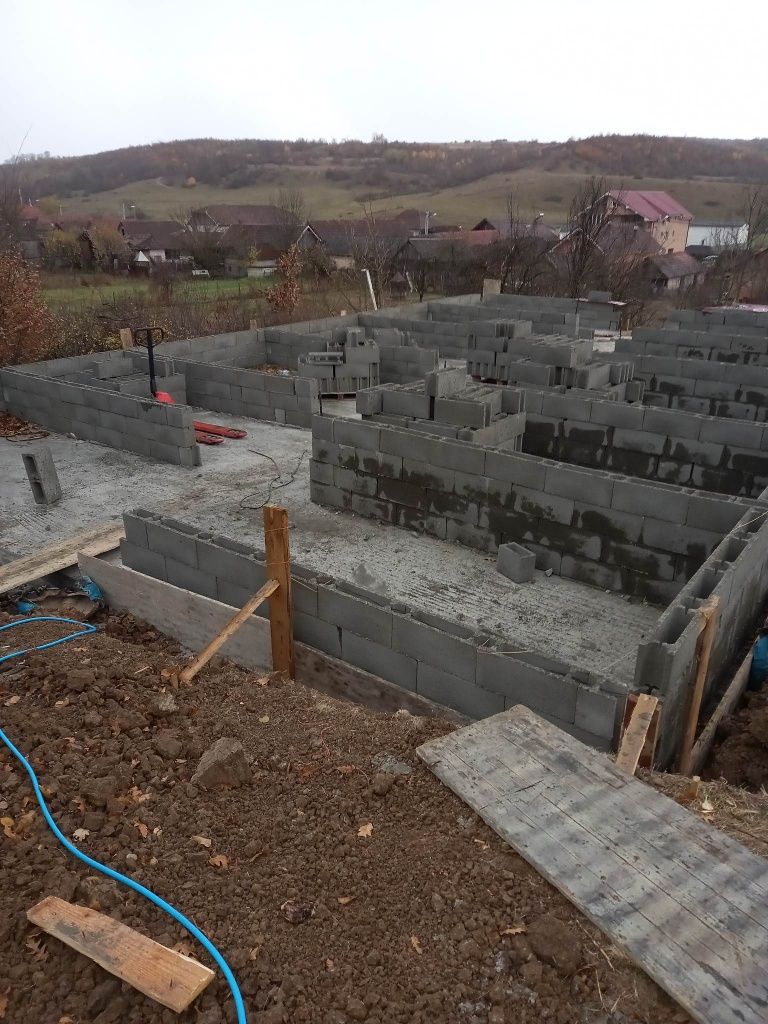 Firma de construcții executam lucrari