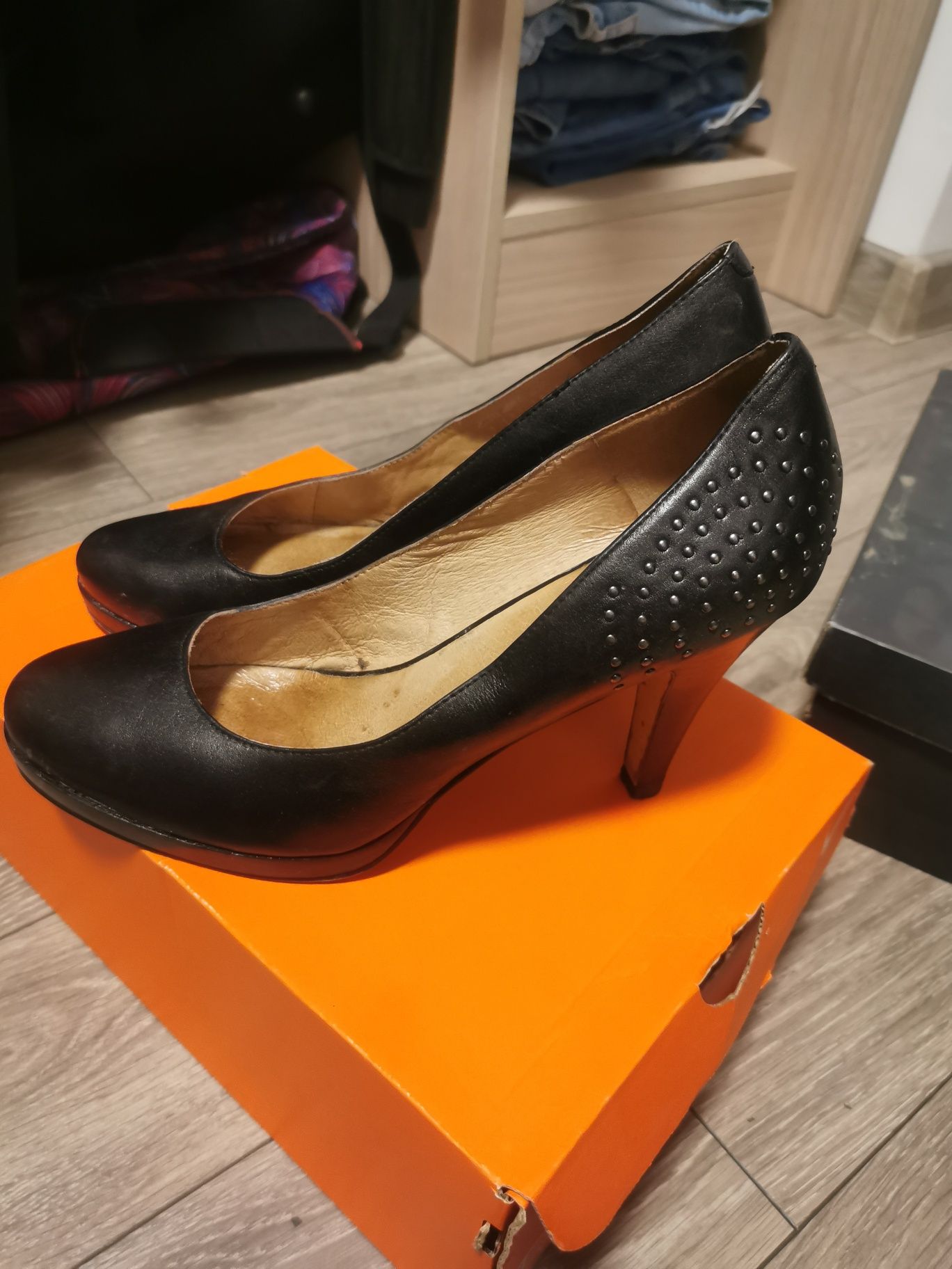 De vânzare pantofi cu toc