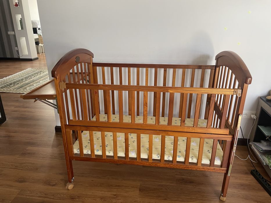 Манеж детский с откидной стенкой и полкой. В комплекте люлька